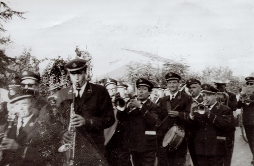 La Chiti sfila ad una festa patronale anni Cinquanta.